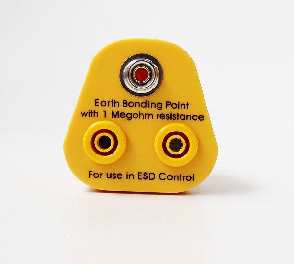 1 x 10mm stud & 2 x Banana UK Plug.jpg